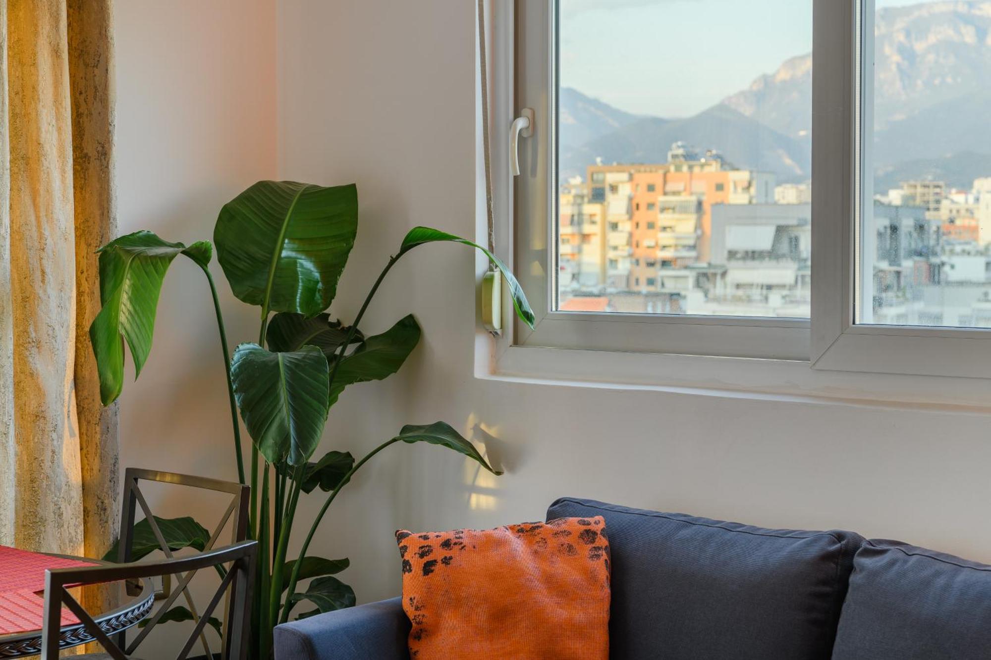 Terrace Tirana Cityscape 2 Luaran gambar