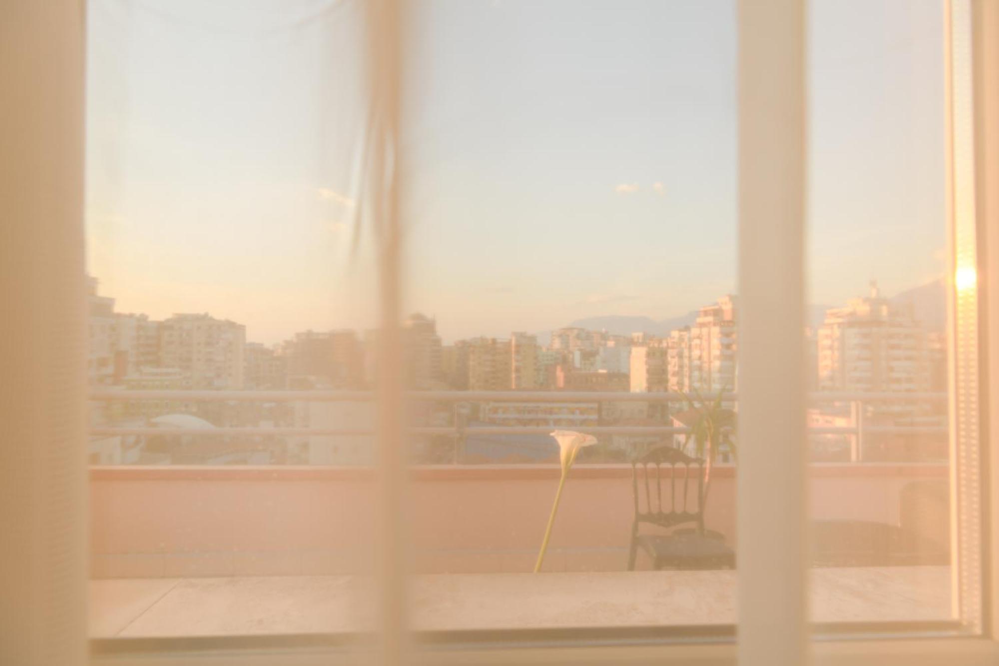 Terrace Tirana Cityscape 2 Luaran gambar