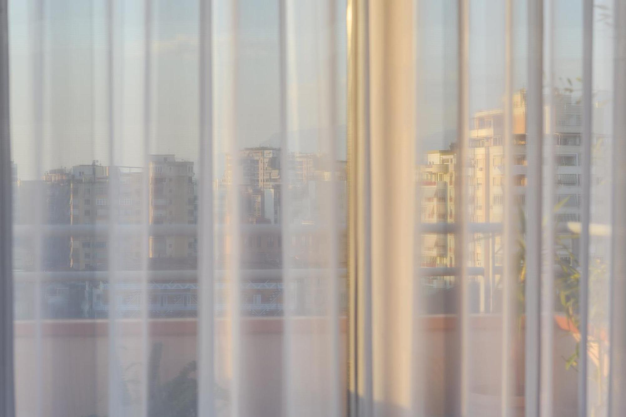 Terrace Tirana Cityscape 2 Luaran gambar