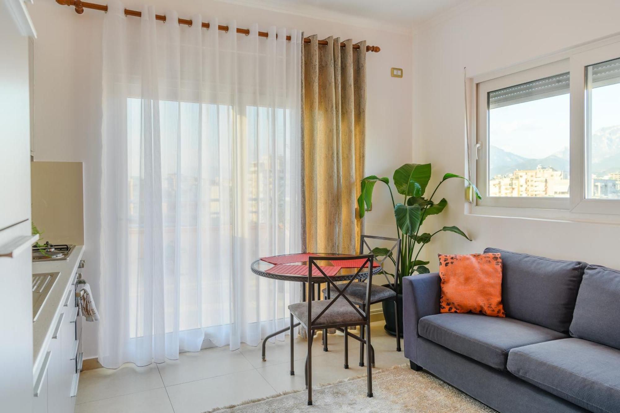 Terrace Tirana Cityscape 2 Luaran gambar